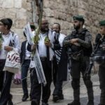 Pemukim Israel Menyerbu Masjid Al Aqsa Dan Mengibarkan Bendera Israel